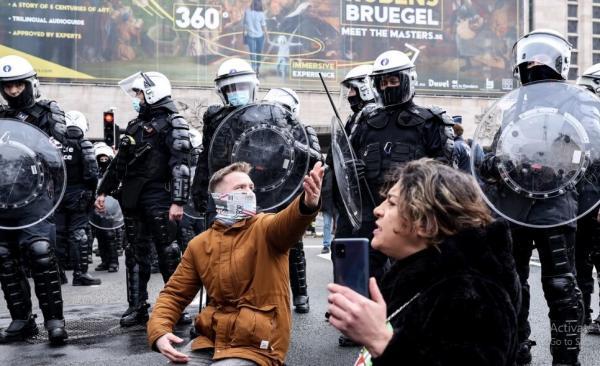 خبرنگاران تظاهرات بلژیکی ها علیه قرنطینه