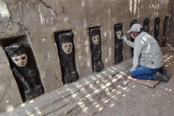 20 مجسمه چند صد ساله در پرو کشف شد